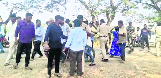 అక్కడక్కడా ఇక్కట్లు.. అసౌకర్యాలు1