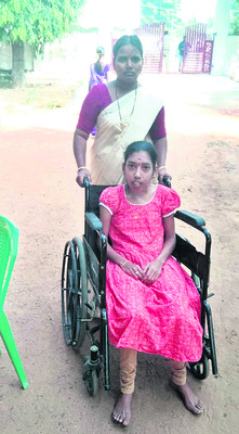 అక్కడక్కడా ఇక్కట్లు.. అసౌకర్యాలు5