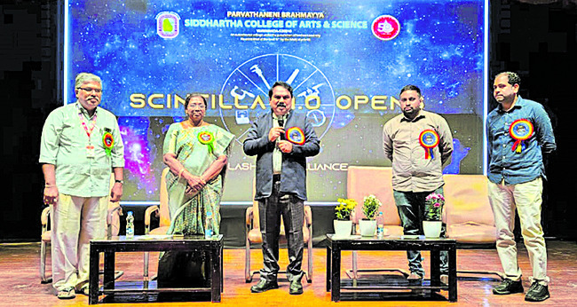 ఘనంగా దంత వైద్య కళాశాల గ్రాడ్యుయేషన్‌ డే 2