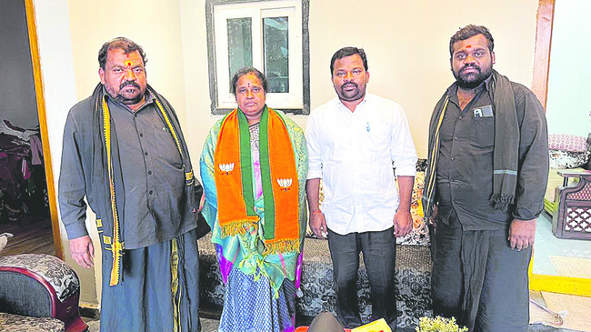 పోలింగ్‌ కేంద్రంలో  ఇరువర్గాల దాడి 1