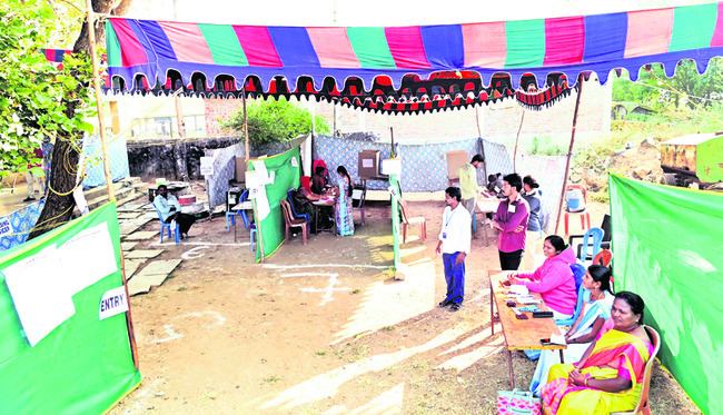 ఓటెత్తిన పల్లె..7