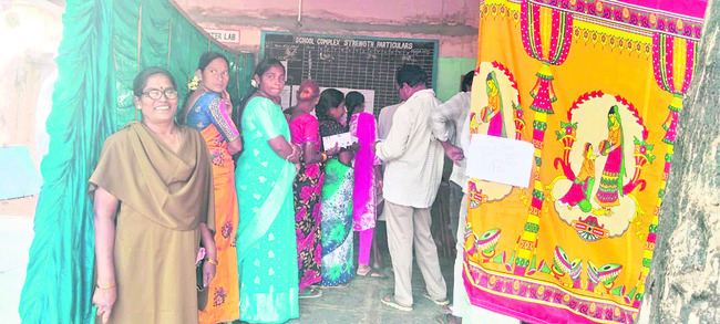 అక్కడక్కడా ఇక్కట్లు.. అసౌకర్యాలు2