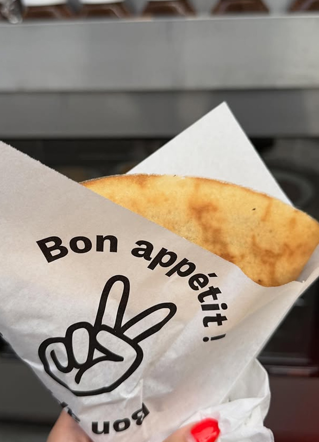 Manmadhudu actress Anshu is chilling out in Paris... Photos10