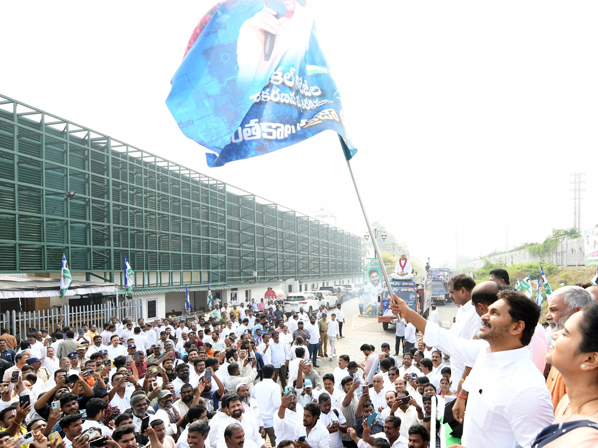 YS Jagan Flagged off Koti Santhakala Rally Photos11