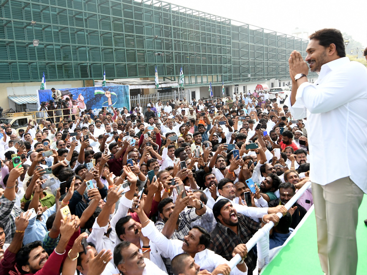 YS Jagan Flagged off Koti Santhakala Rally Photos10