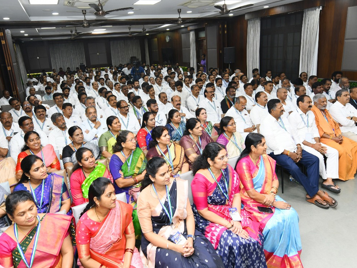 YS jagan Slams Chandrababu Over Medical College Privatization Photos11