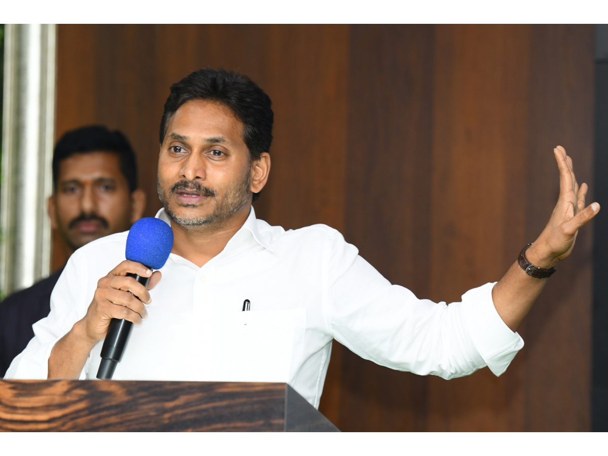 YS jagan Slams Chandrababu Over Medical College Privatization Photos3