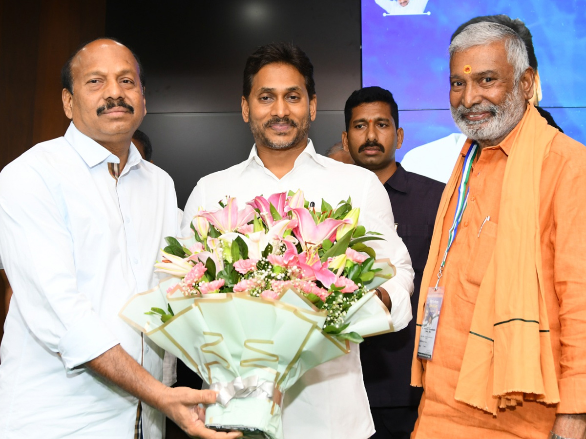 YS jagan Slams Chandrababu Over Medical College Privatization Photos9