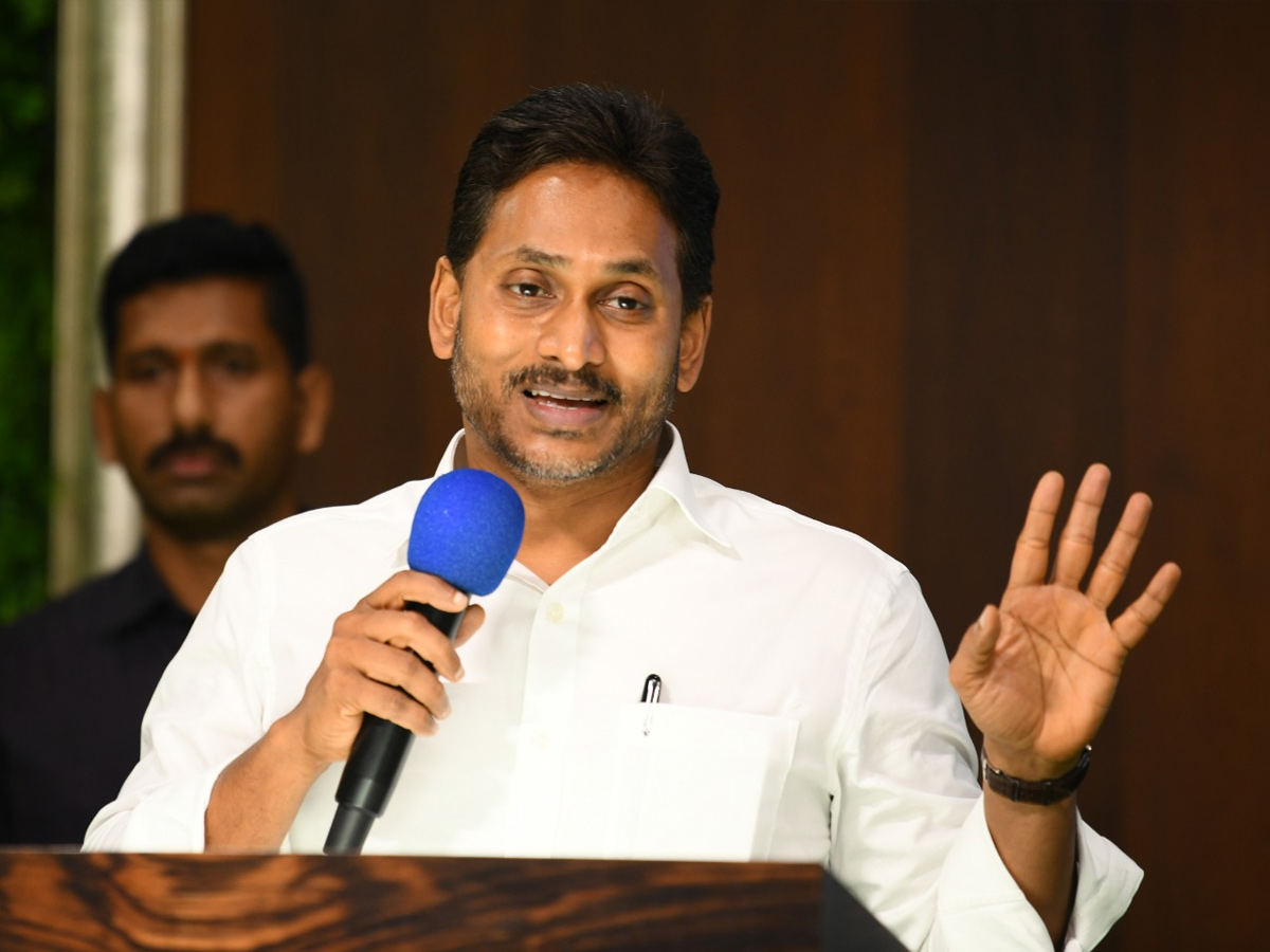 YS jagan Slams Chandrababu Over Medical College Privatization Photos4