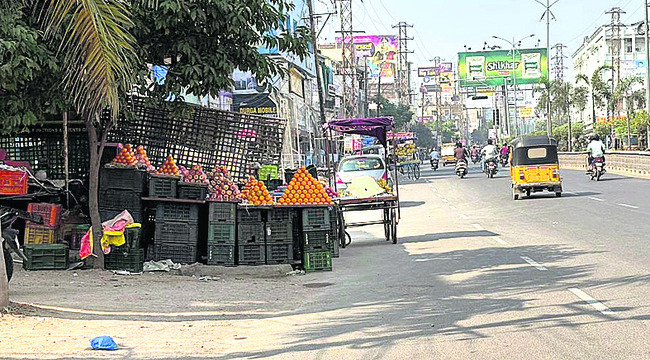 ఆక్రమణలకు అడ్డా..!1