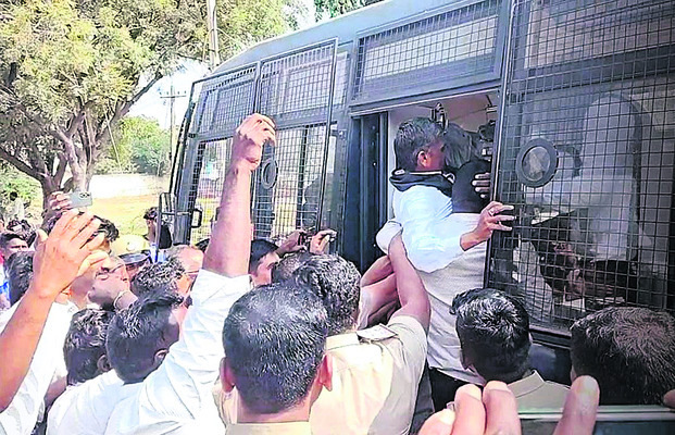 8 శాతం రిజర్వేషన్‌   కల్పించాలని ధర్నా1