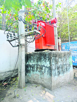 కాలిన ట్రాన్స్‌ఫార్మర్‌.. ఆగిన నీటి సరఫరా1