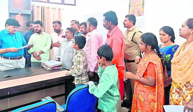 పేదల స్థలాలను దోచేస్తారా ?1