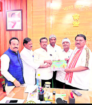 మహాజాతరకు కేంద్ర మంత్రులకు ఆహ్వానం
1