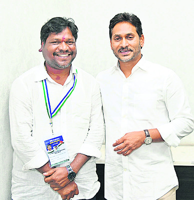 జగన్‌ను కలిసిన జిల్లా నేతలు3