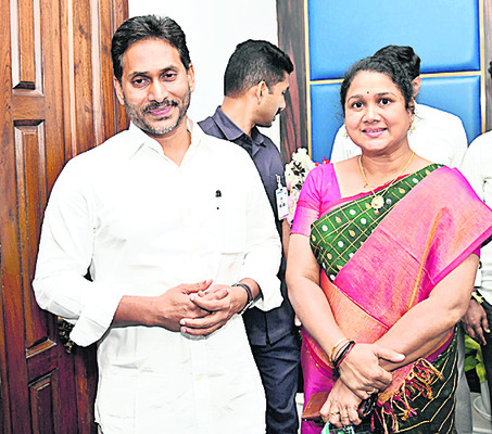 జగన్‌ను కలిసిన జిల్లా నేతలు2