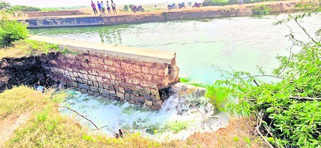 ఎప్పుడు కూలుతాయో? 2