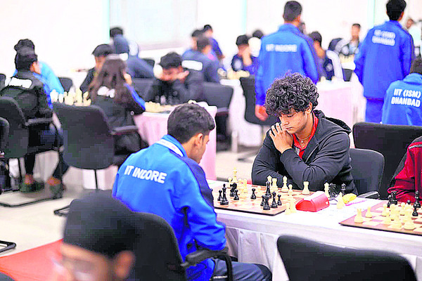 ఐఐటీలో ఉత్కంఠగా పోటీలు1