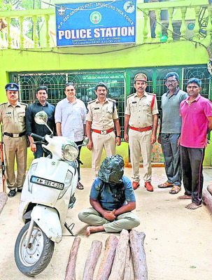 ఎర్రచందనం దుంగలు స్వాధీనం 1