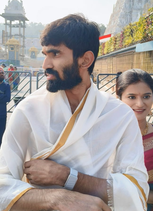 Kidambi Srikanth and his wife Shravya Varma at the Lord Venkateswara in Tirumala (Photos)4
