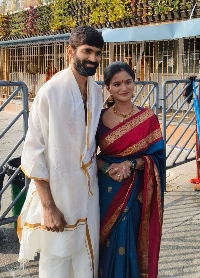 Kidambi Srikanth and his wife Shravya Varma at the Lord Venkateswara in Tirumala (Photos)6