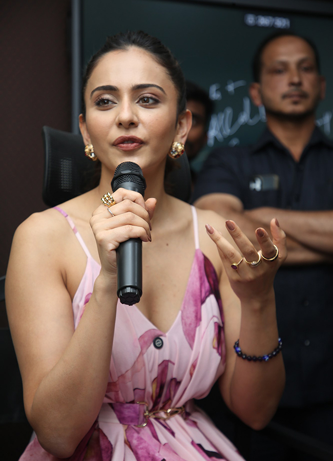 Rakul preet singh at Punjagutta Second Skin Makeup Studio opening20