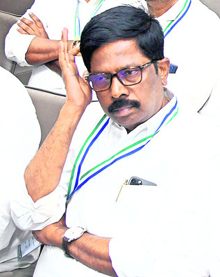 వైఎస్సార్‌సీపీ కీలక సమావేశంలో జిల్లా నేతలు 3