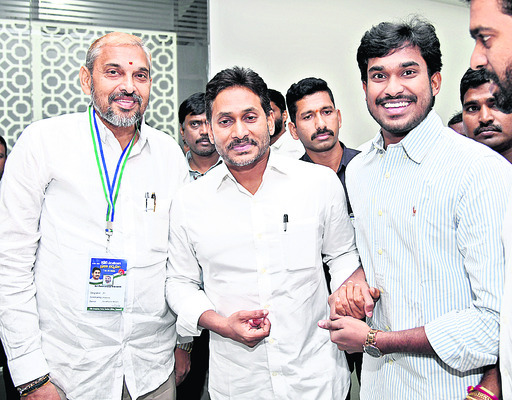 ● మర్యాదపూర్వక కలయిక 3