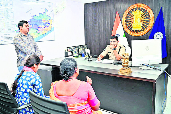 క్షేత్ర స్థాయి పర్యటనతో అర్జీల పరిష్కారం 1