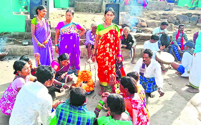 కనులపండువగా అమ్మవారి ఉత్సవం ప్రారంభం 1