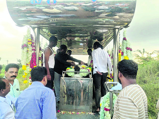 సీనియర్‌ జర్నలిస్ట్‌ కాలవ రమణ మృతి 1