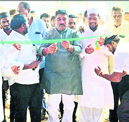 పేదలు వైద్య శిబిరాల  లబ్ధి  పొందాలి3