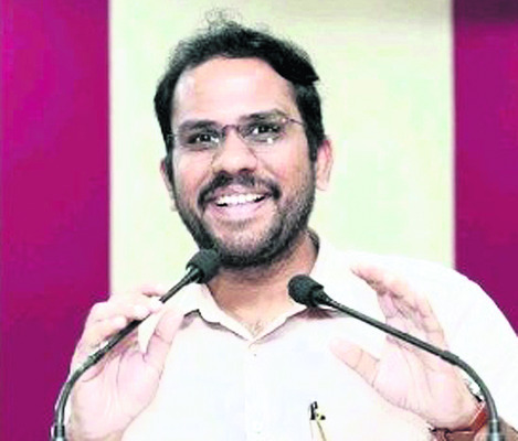 ఎద్దుల బండిని ఢీకొన్న ప్రైవేట్‌ బస్సు2