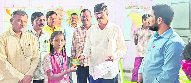 పాఠశాలలో నమూనా బ్యాంకు   
4