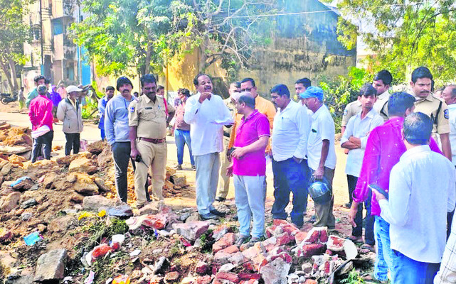 సర్కారు స్థలానికి విముక్తి!1