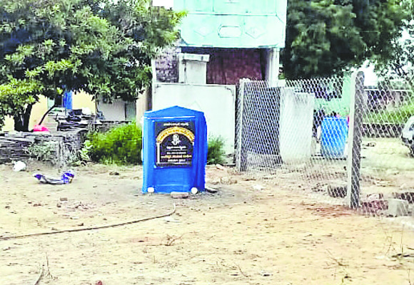 ఇంటిని కూల్చి.. స్థలాన్ని ఆక్రమించి.. 1