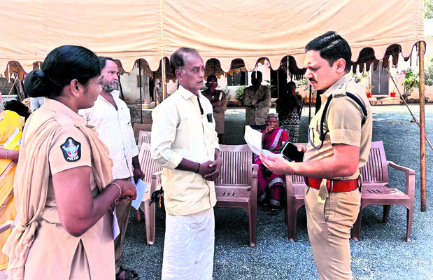 పీజీఆర్‌ఎస్‌కు 45 ఫిర్యాదులు 3