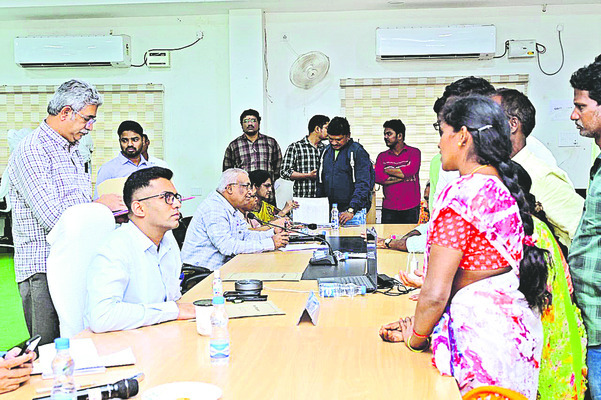 పీజీఆర్‌ఎస్‌కు 178 అర్జీలు 1