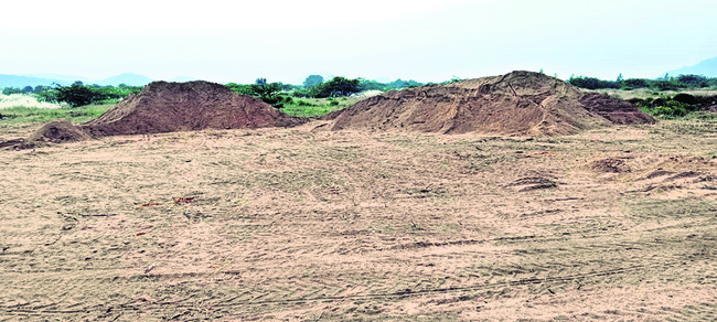 తమ్ముళ్ల ఇసుక దోపిడీ 1