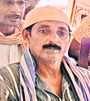 వేతనాలు లేక ఇబ్బందులు 
3