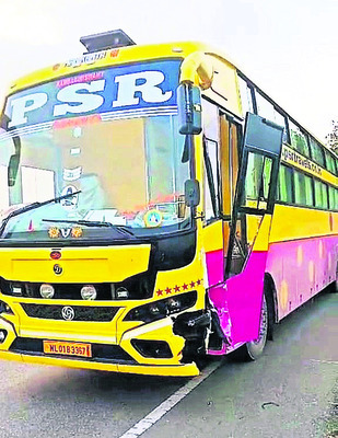 ఎద్దుల బండిని ఢీకొన్న బస్సు1