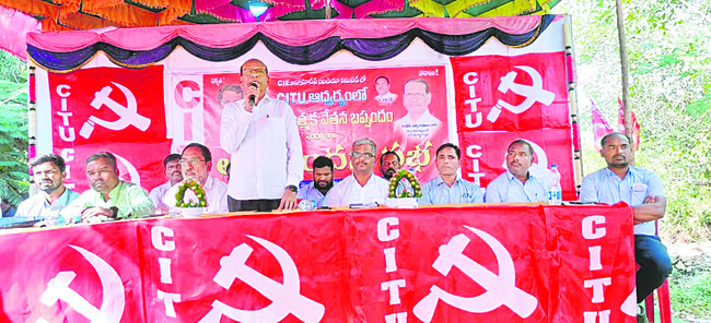 అప్రమత్తంగా ఉండాలి 
2