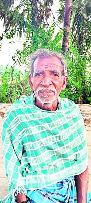 తీరంలో ముసురు..చలిగాలులు 
3