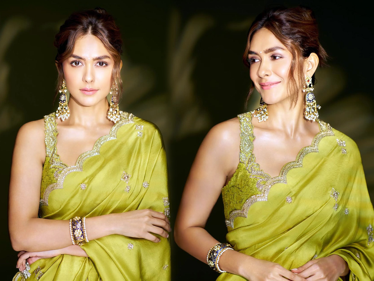 Sitaramam beauty Mrunal Thakur looks beautiful in a light green saree.. (photos)1