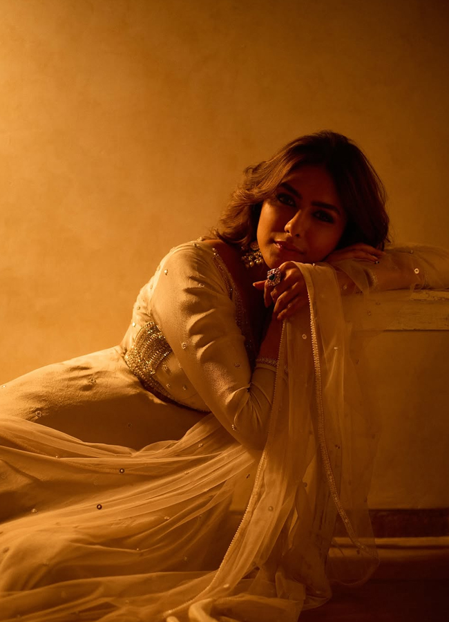 Sitaramam beauty Mrunal Thakur looks beautiful in a light green saree.. (photos)13