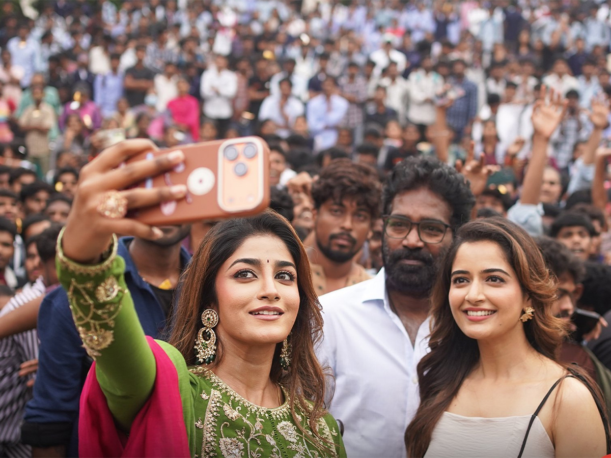 Ravi teja Bhartha Mahasayulaku Wignyapthi Movie HD Stills9