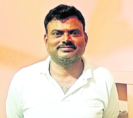 ‘పచ్చ’ నేతల ఇంట పంచాయతీ ట్రాక్టర్లు 2