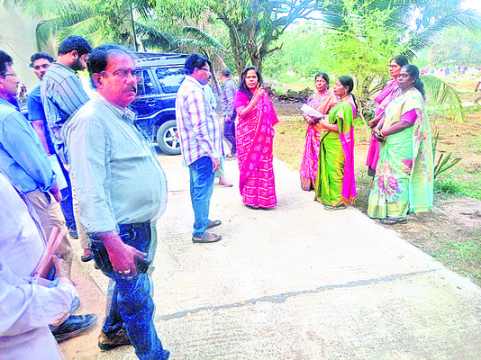 సీఎం పర్యటన ఏర్పాట్ల పరిశీలన 1