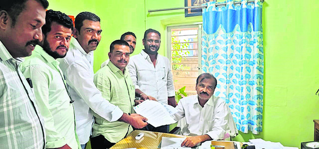 అక్కడా ఓటేస్తాం.. ఇక్కడా ఓటేస్తాం 1