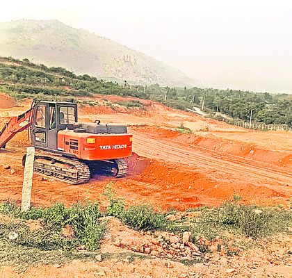 ప్రభుత్వ భూములు.. ప్రైవేటు ఆసాములు1